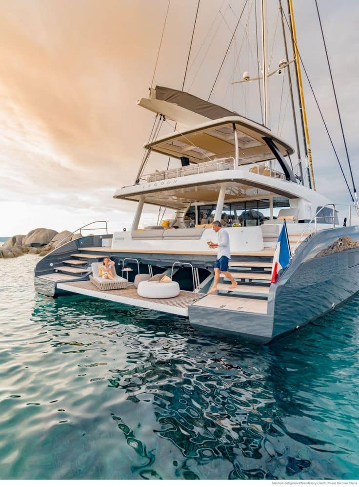 2hr Lisbon Luxury VIP Sunset and Wine Catamaran tour - High season (Mar - Oct) 2