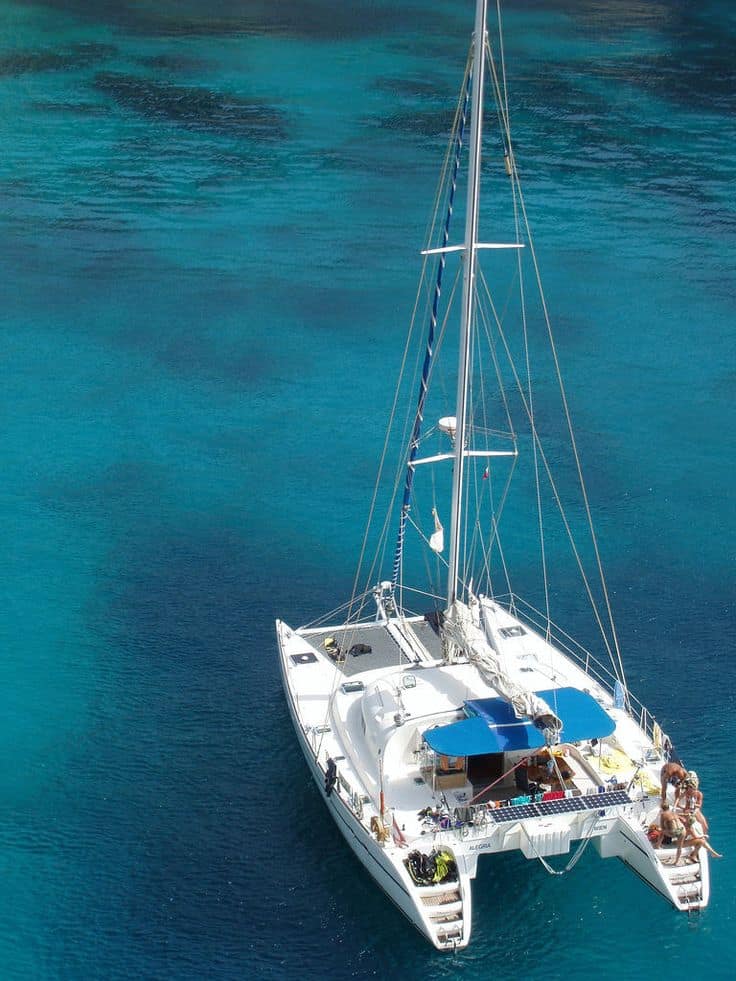 2hr Lisbon Luxury VIP Sunset and Wine Catamaran tour - High season (Mar - Oct) 4