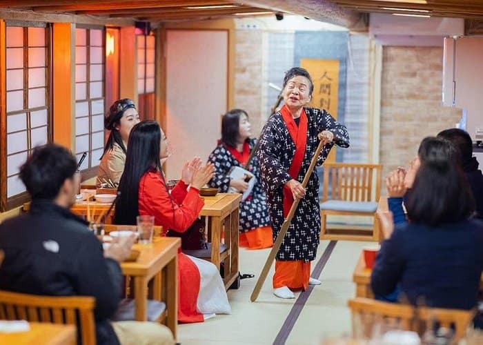 Tokyo Bay Yakatabune Dinner Cruise: Sukiyaki,Show & Odaiba Route 2