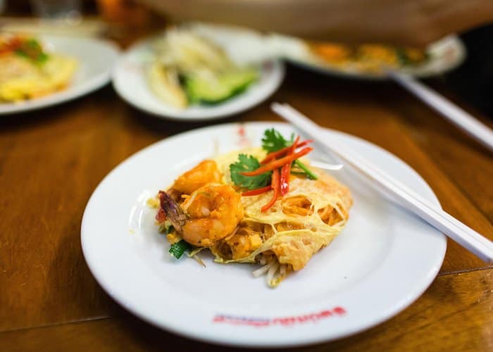 Bangkok by Night: Temples, Markets and Food Tuk-Tuk Tour 4