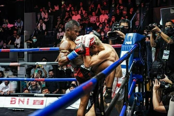Ring side Seats Muay Thai Boxing Match Tickets at Rajadamnern Stadium in Bangkok 4