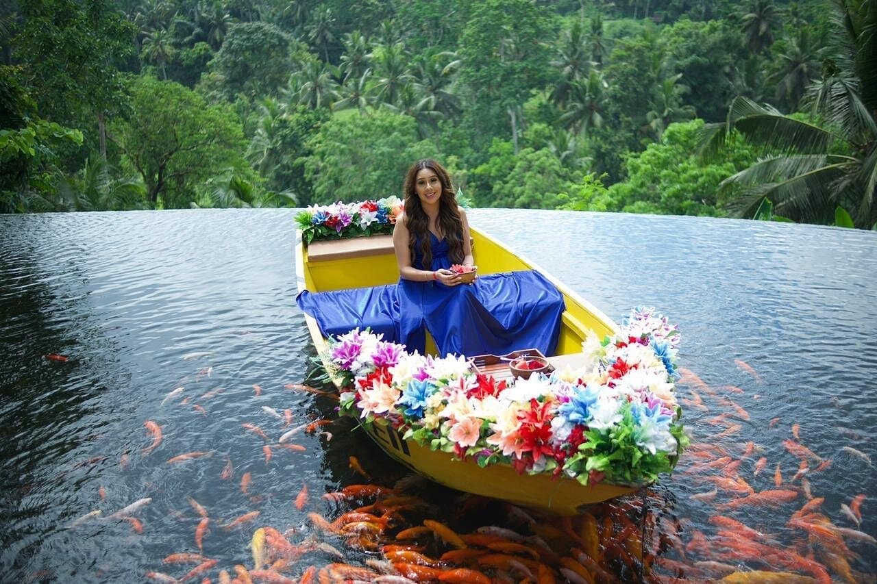 Ubud all inclusive - Bali swing, koi boat photo, monkey forest and waterfall Ubud tour