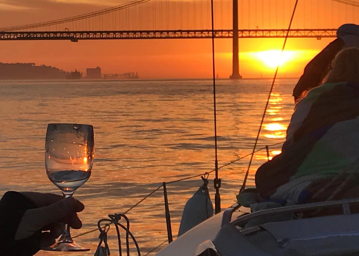 2hr Lisbon Sunset and Wine Sailboat tour - High season (Mar - Oct)