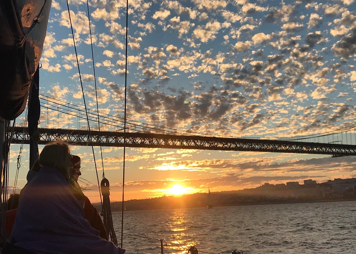 2hr Lisbon Sunset and Wine Sailboat tour - Low season (Nov - Feb)