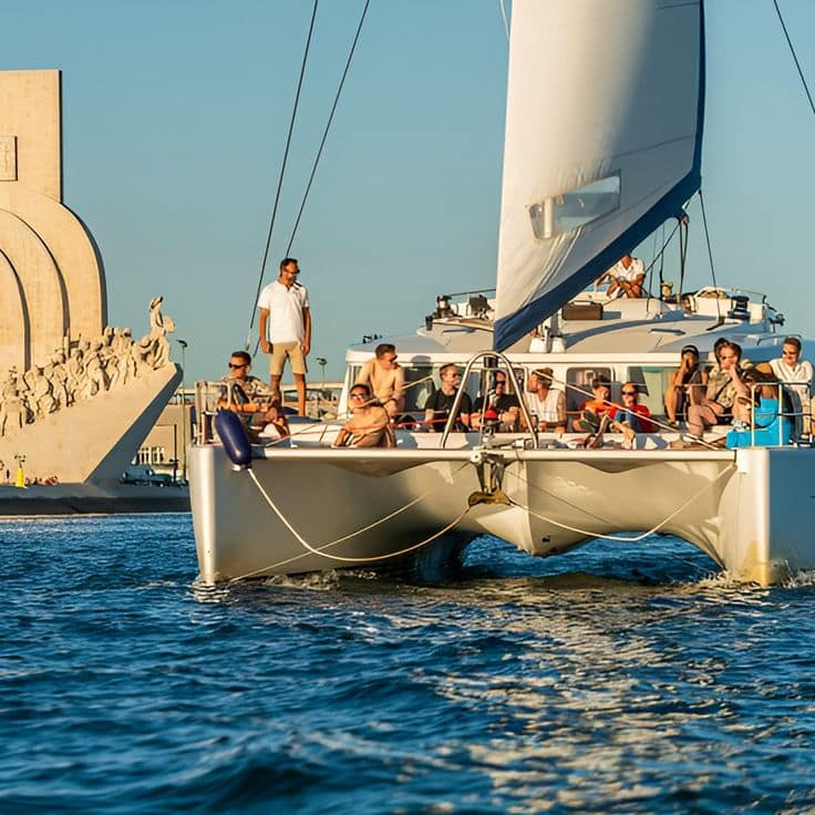2hr Lisbon Luxury VIP Sunset and Wine Catamaran tour - High season (Mar - Oct)