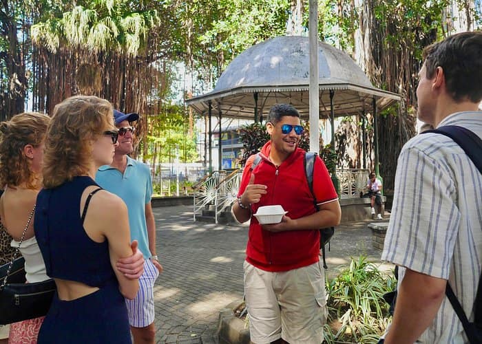 Port Louis: Street Food & City Highlights Walking Tour