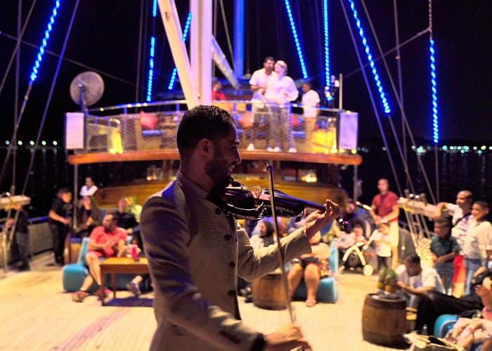 Sharm el Sheikh - Dinner Cruise with Oriental Show & Seafood Buffet from Sharm El Sheikh